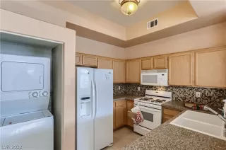 Photo #6: 2456425 Listing 