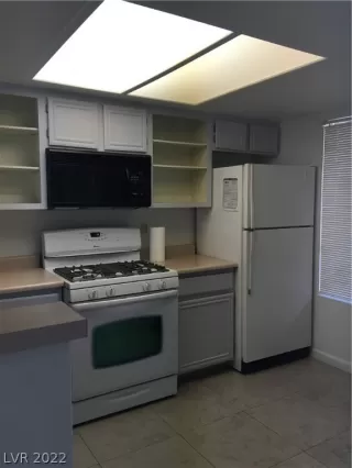 Photo #3: 2456431 Listing