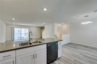 Photo #2: 2456481 Listing 