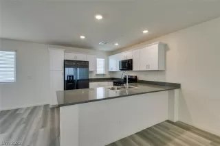 Photo #4: 2456481 Listing 