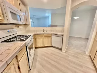 Photo #4: 2456492 Listing 