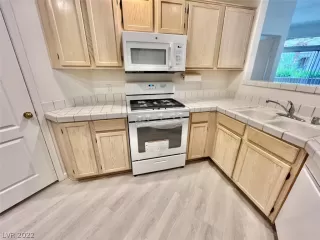 Photo #5: 2456492 Listing 