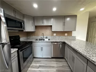 Photo #1: 2456498 Listing 