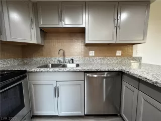 Photo #2: 2456498 Listing 