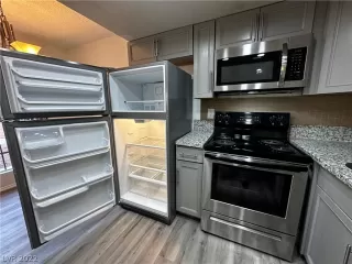 Photo #4: 2456498 Listing 