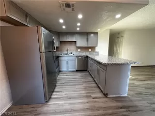 Photo #6: 2456498 Listing 