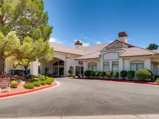 Photo #2: 2456572 Listing 