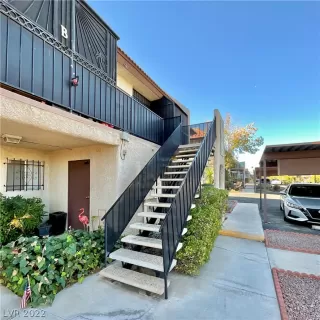 Photo #2: 2456606 Listing 