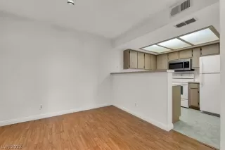 Photo #4: 2456692 Listing 