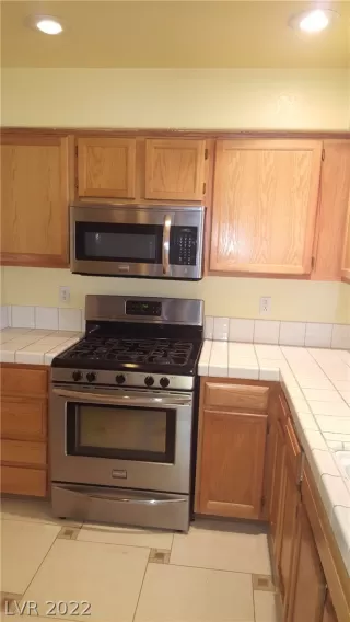 Photo #6: 2456729 Listing 