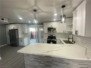 Photo #2: 2456758 Listing 