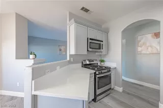 Photo #4: 2456787 Listing