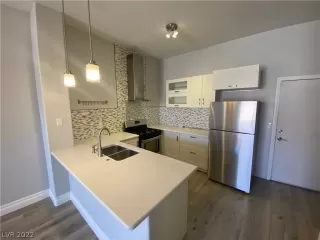 Photo #6: 2456805 Listing 