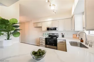 Photo #5: 2456812 Listing