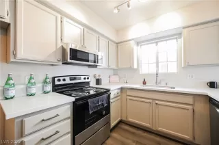 Photo #6: 2456812 Listing