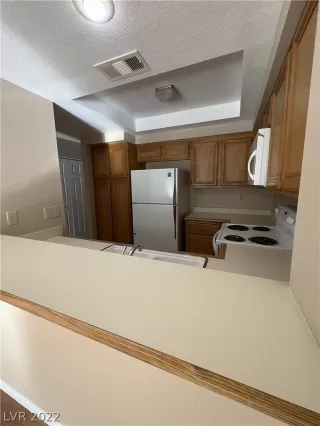 Photo #3: 2456818 Listing 