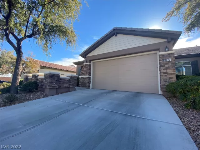 MLS: 2456856 Condo For Sale