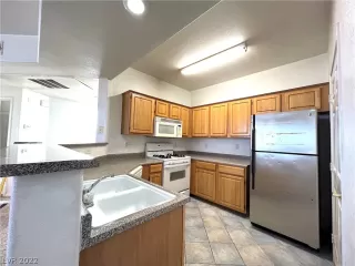 Photo #6: 2456900 Listing 