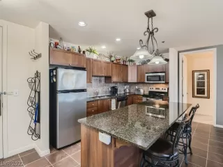 Photo #5: 2456912 Listing