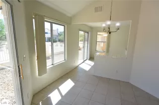 Photo #5: 2456920 Listing 