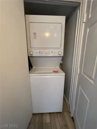 Photo #4: 2456957 Listing 