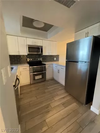 Photo #6: 2456957 Listing 