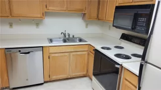 Photo #5: 2456958 Listing 