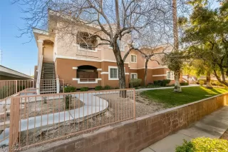 Photo #2: 2456986 Listing 