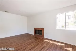 Photo #3: 2456995 Listing 