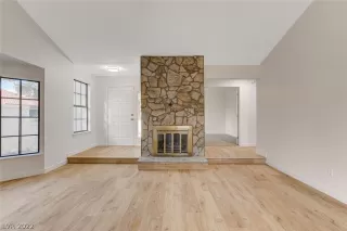 Photo #4: 2457000 Listing