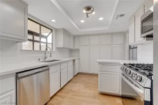 Photo #6: 2457000 Listing