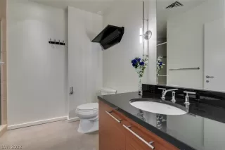 Photo #3: 2457012 Listing