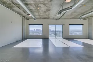 Photo #4: 2457012 Listing