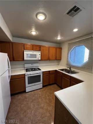 Photo #5: 2457023 Listing 