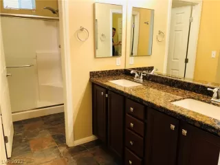 Photo #5: 2457055 Listing 