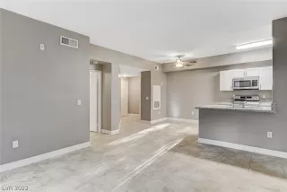 Photo #5: 2457071 Listing 