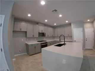 Photo #5: 2457079 Listing 