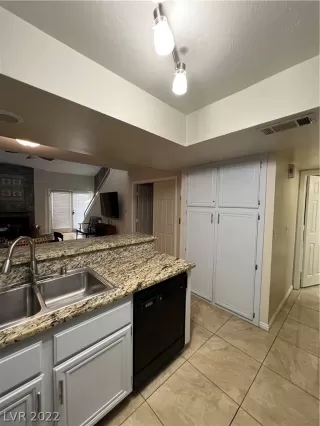 Photo #1: 2457083 Listing 