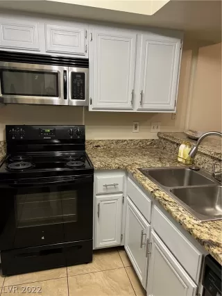 Photo #5: 2457083 Listing 