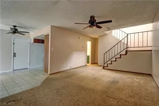 Photo #4: 2457096 Listing