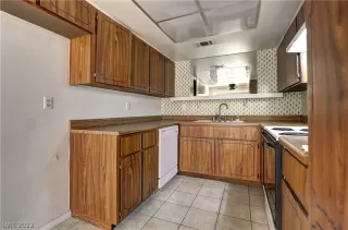 Photo #6: 2457096 Listing