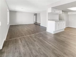 Photo #2: 2457099 Listing 