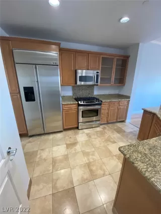 Photo #5: 2457137 Listing 