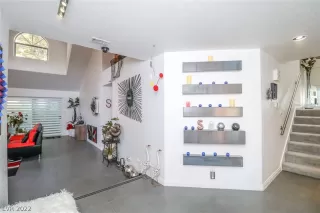 Photo #5: 2457202 Listing 