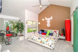 Photo #6: 2457202 Listing 