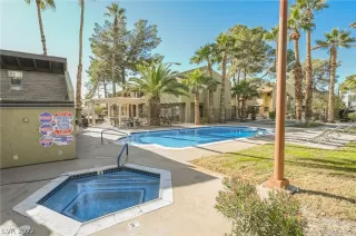 Photo #4: 2457297 Listing