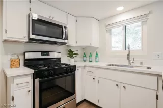 Photo #5: 2457297 Listing