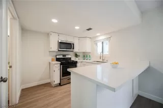 Photo #6: 2457297 Listing