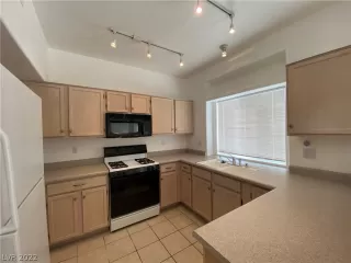 Photo #4: 2457303 Listing 