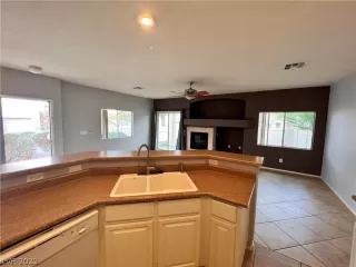 Photo #4: 2457360 Listing 